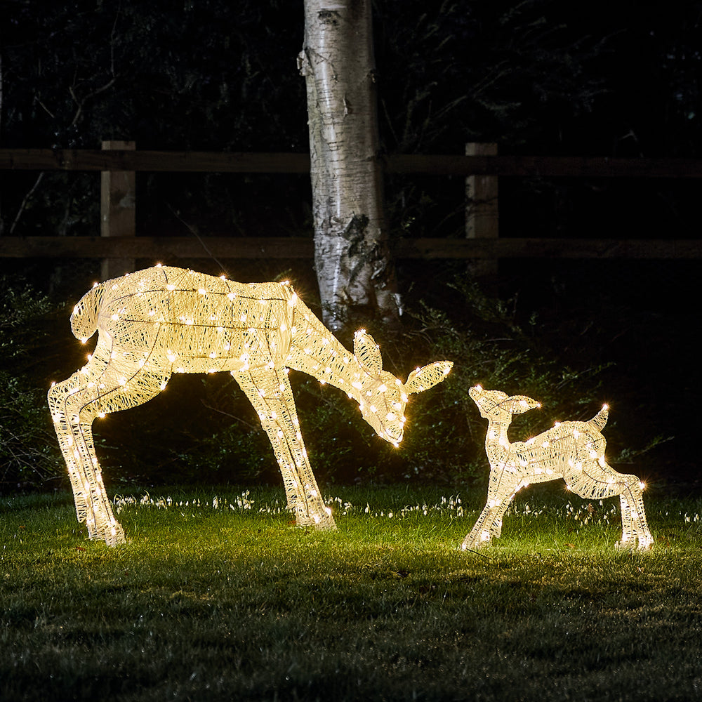 Duo de Rennes de Noël Lumineux Harewood Biche et Faon en Fils de Coton Blancs Pailletés