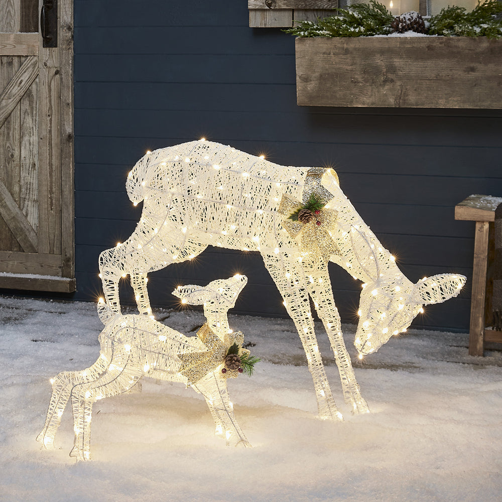 Duo de Rennes Lumineux de Noël Harewood Biche et Faon en Fils de Coton Blancs