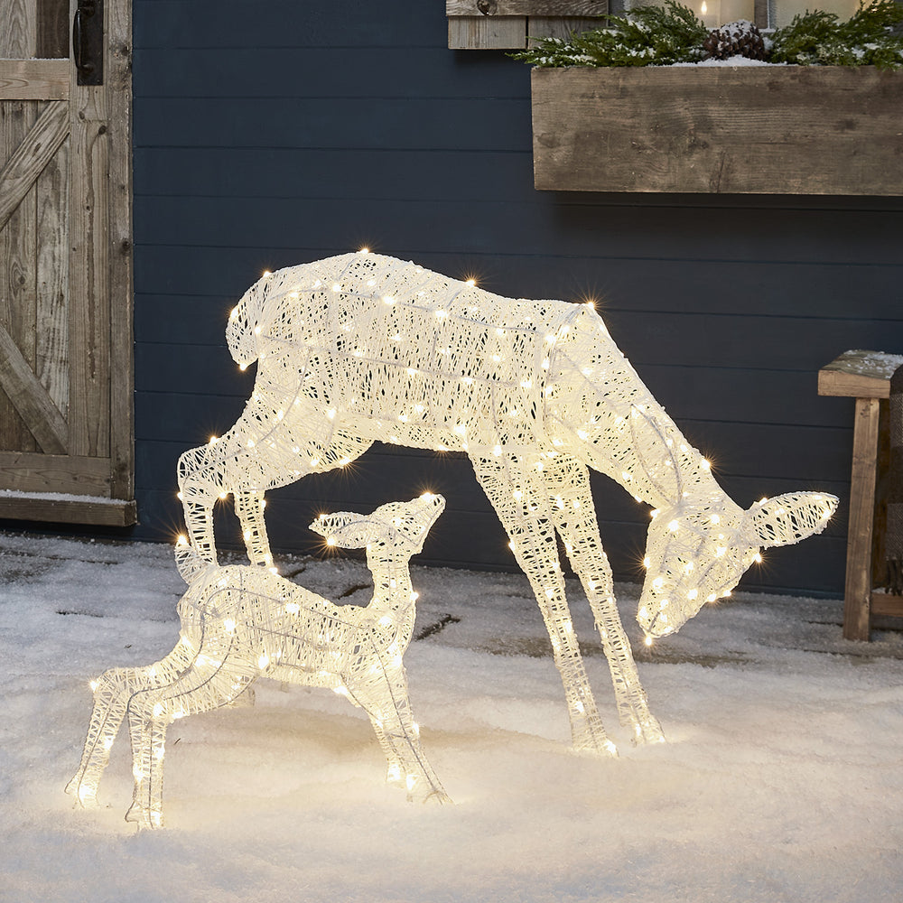 Duo de Rennes Lumineux de Noël Harewood Biche et Faon en Fils de Coton Blancs