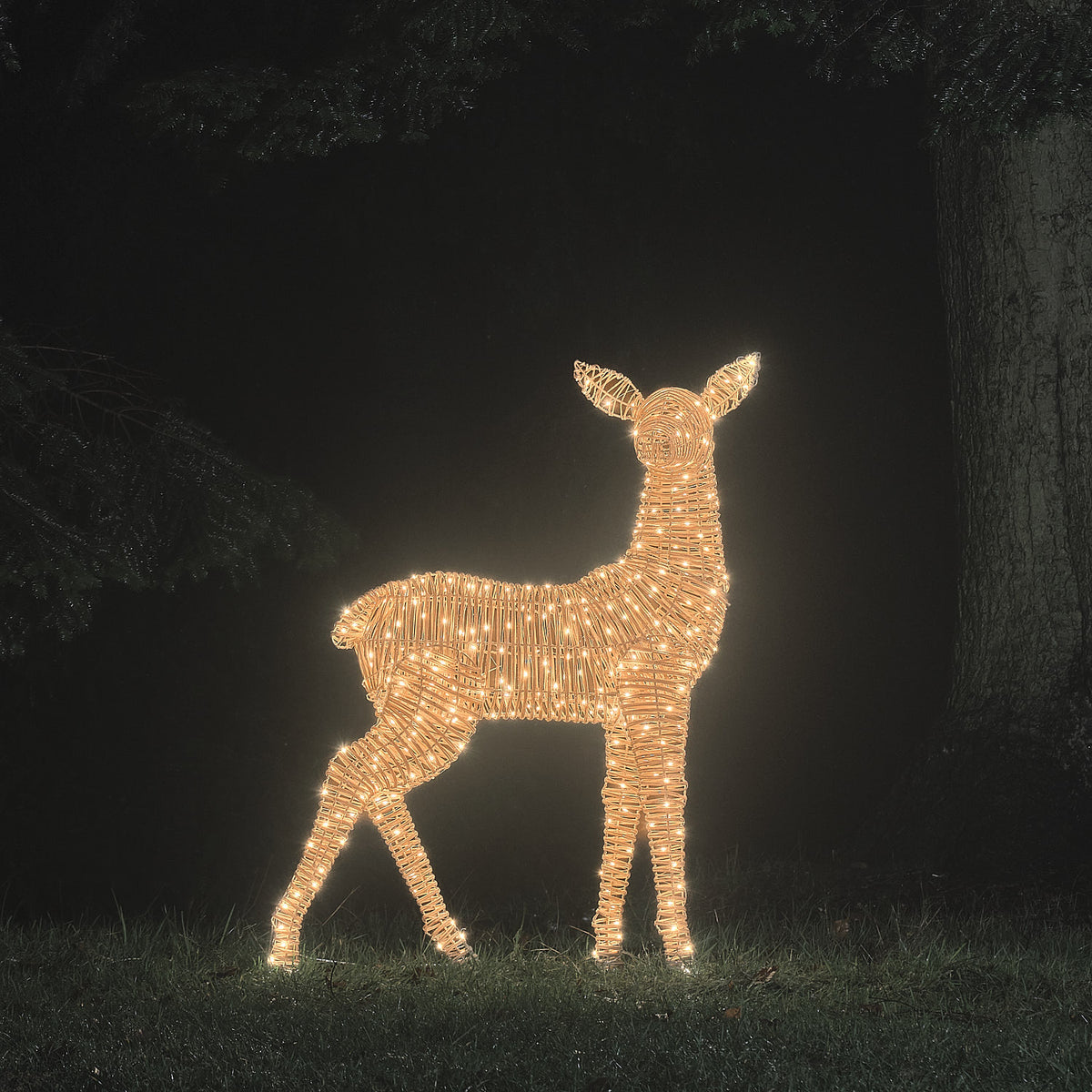 Biche Lumineuse Leyburn de 1,1 m en Rotin à 400 LED Bicolores