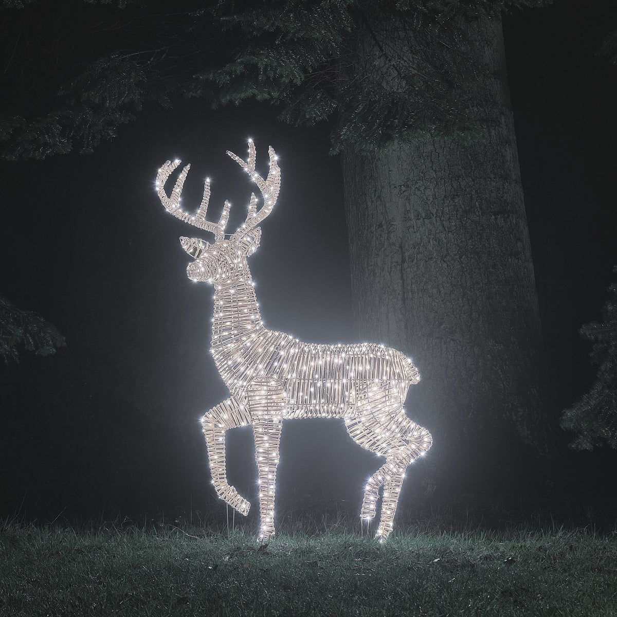 Grand Renne Lumineux Leyburn de 1,50 m en Rotin à 600 LED Bicolores