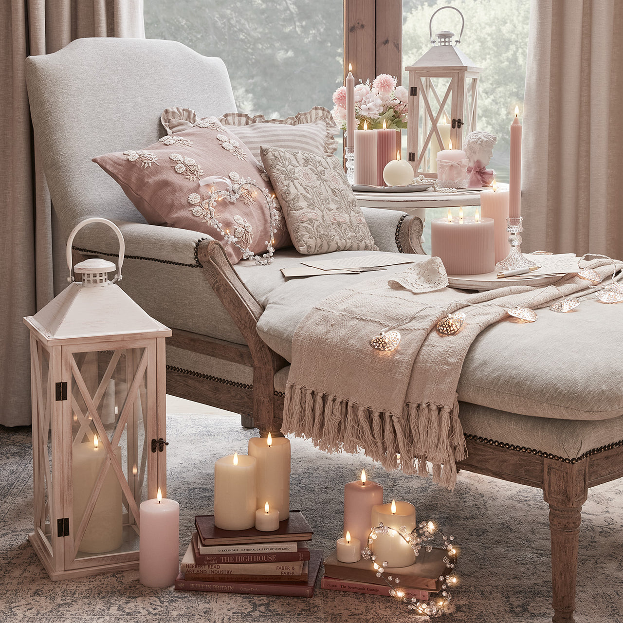 Bougie Pilier TruGlow® Rose Striée à 3 Mèches