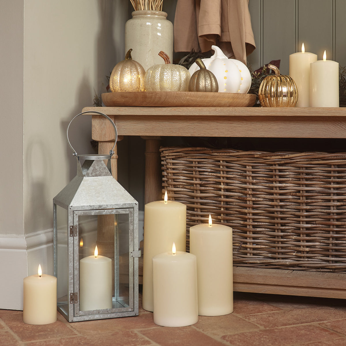 Grande Lanterne Folkestone en Bois avec Bougie TruGlow Grande Lanterne Folkestone en Bois avec Bougie TruGlow