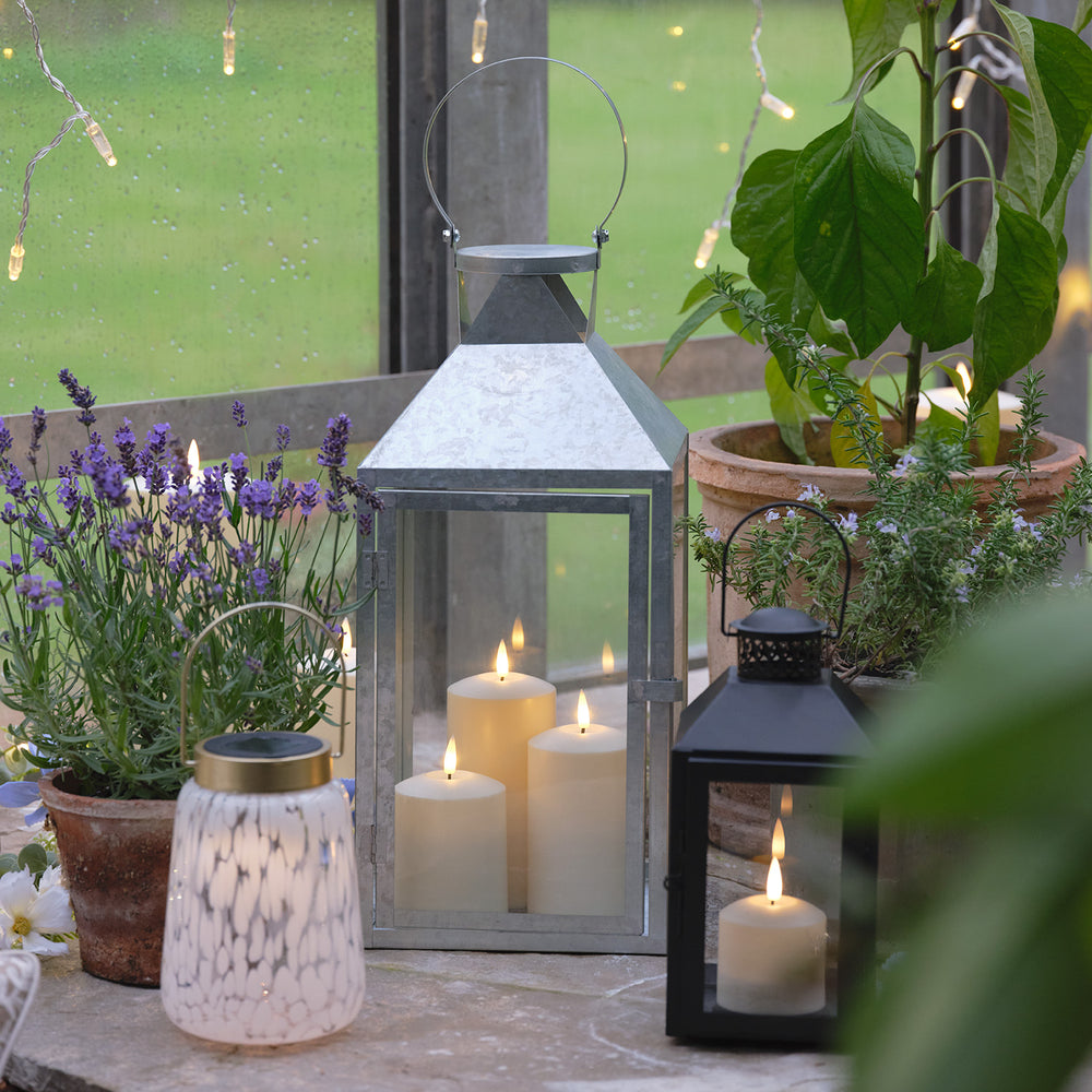 Grande Lanterne d'Extérieur Hayle en Métal, avec Bougie TruGlow®