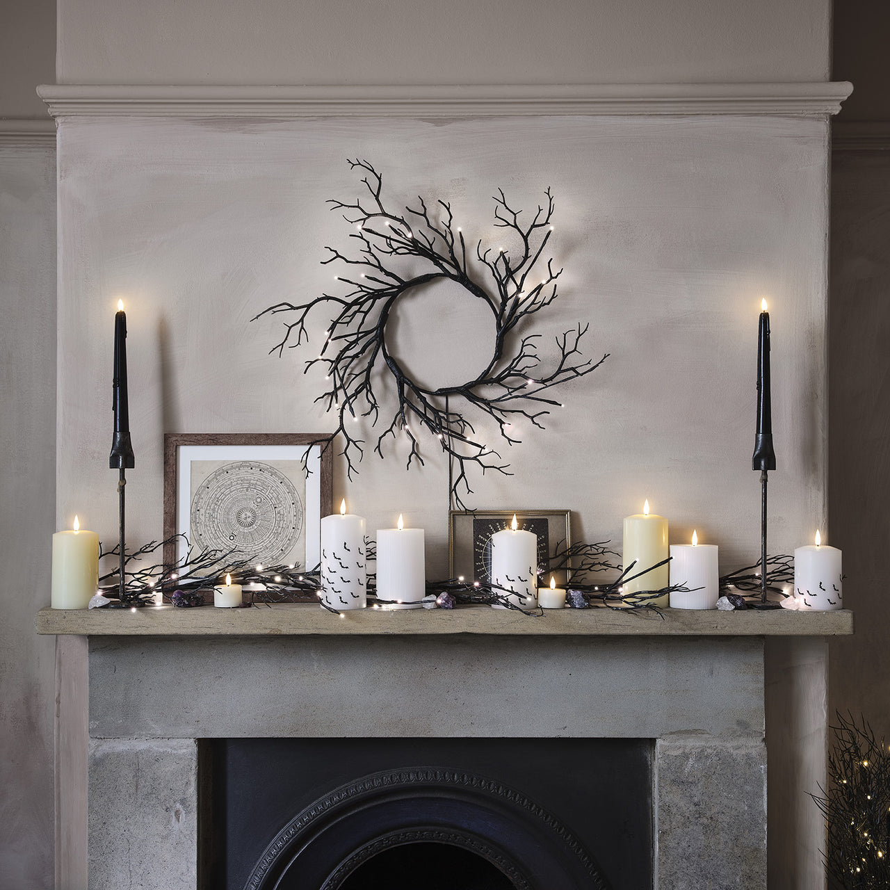 Couronne de Branches Mortes Pré-éclairée de 40 cm pour Halloween