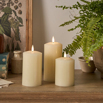 Lot de 3 Bougies Piliers Flamme Réaliste à LED TruGlow®