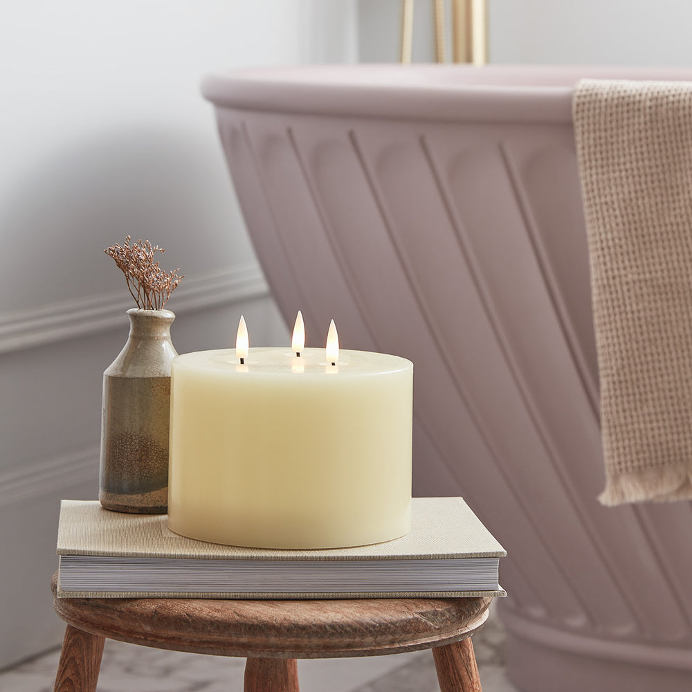 Bougie Pilier TruGlow® Ivoire à 3 Mèches avec Télécommande