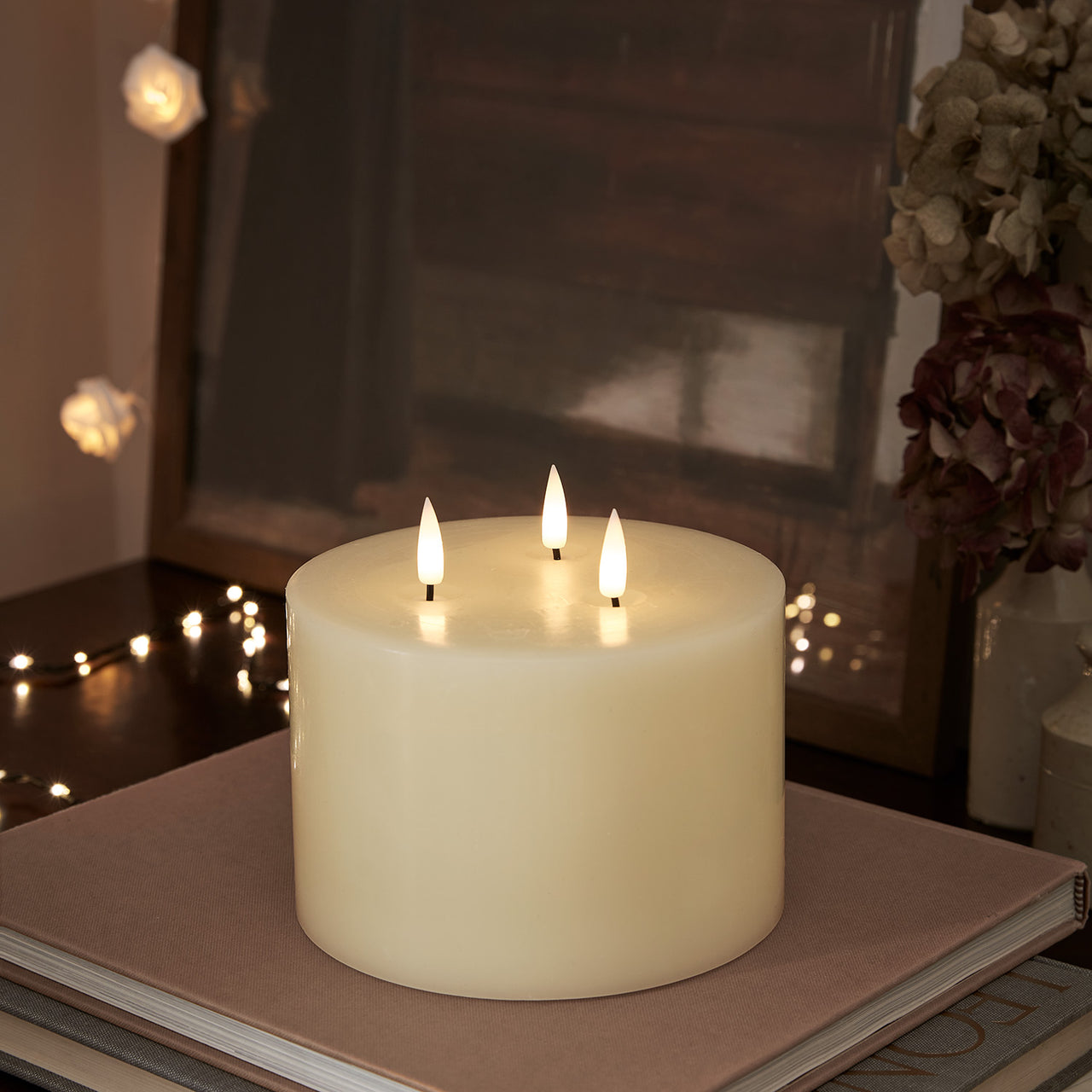 Bougie Pilier TruGlow® à LED Ivoire à 3 Mèches