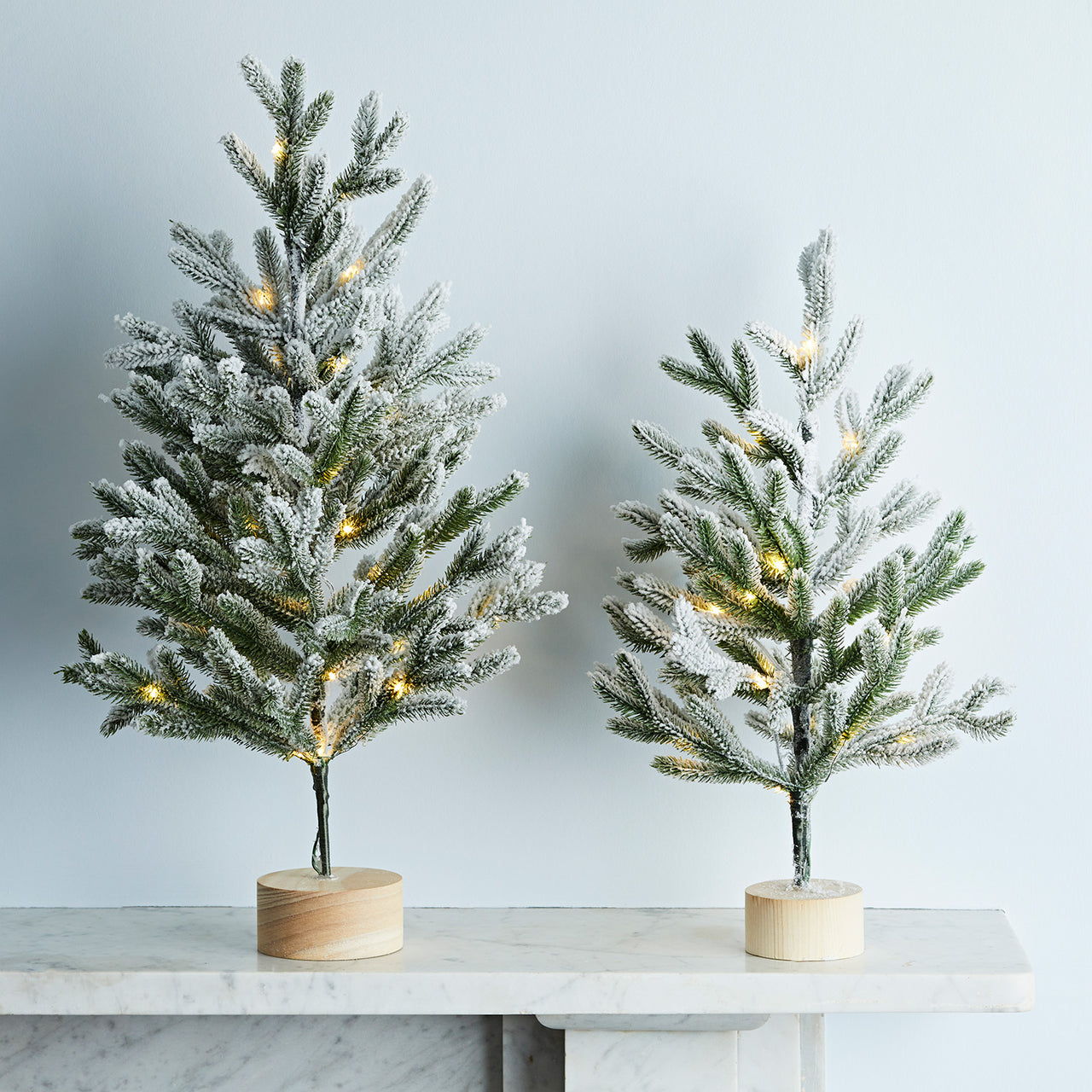 Duo de Minis Sapins Artificiels Lumineux Enneigés