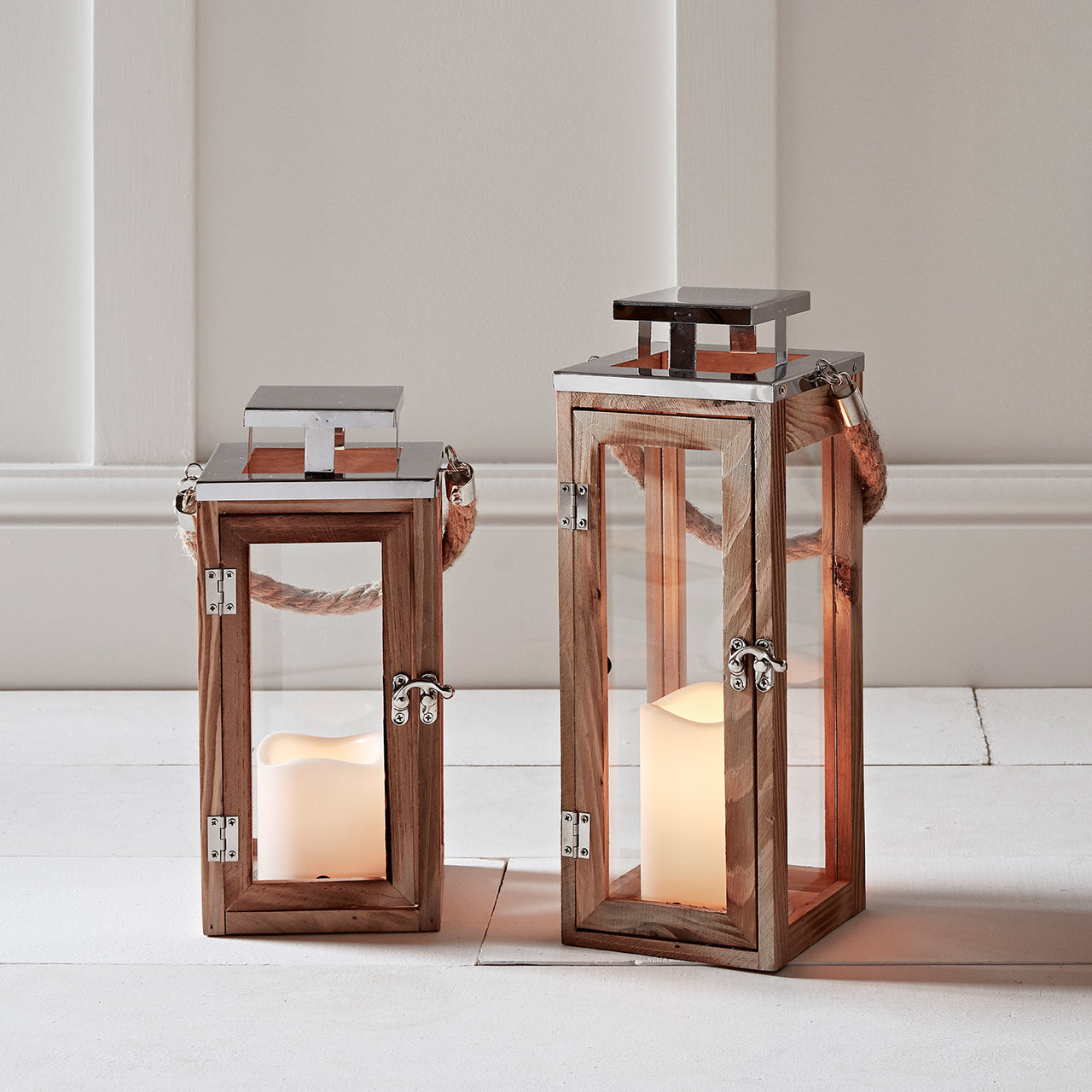 Lot de 2 Lanternes Salcombe en Bois avec Bougies LED à Piles