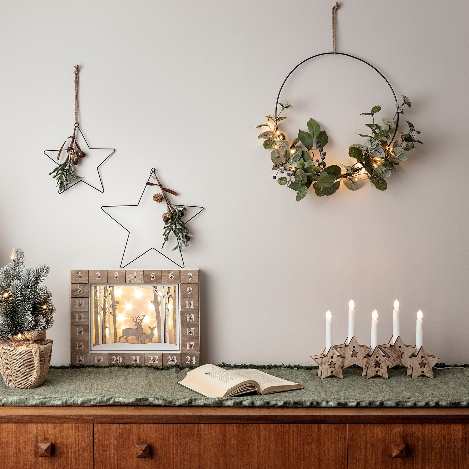 Couronne Cœur Lumineuse Avec Baies Violettes Et LED - Déco Hiver, Noël - 40 LEDs Blanc Chaud, Minuterie 6h