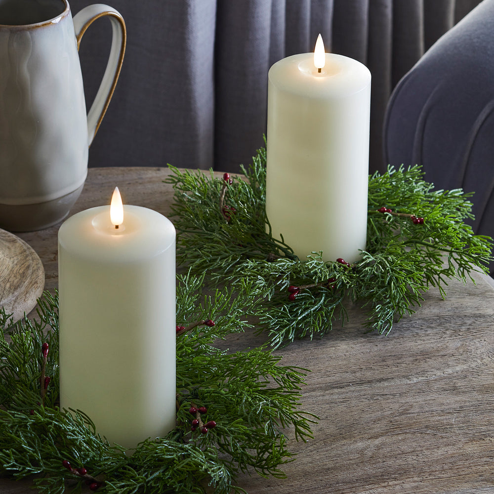 Lot de 2 Couronnes de Noël pour Bougies Baies Rouges avec Bougies TruGlow®