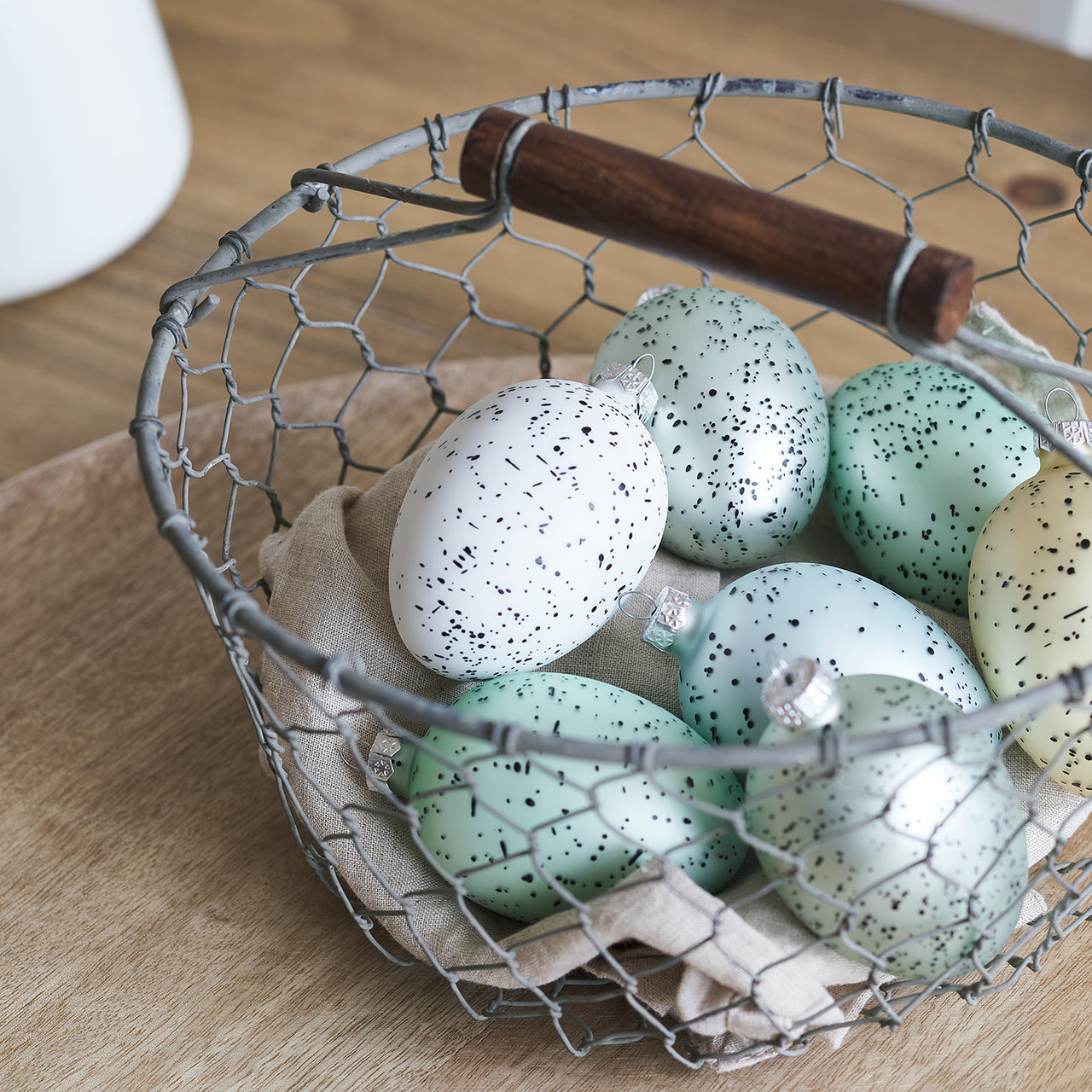 Déco couronne d'œufs de Pâques à accrocher