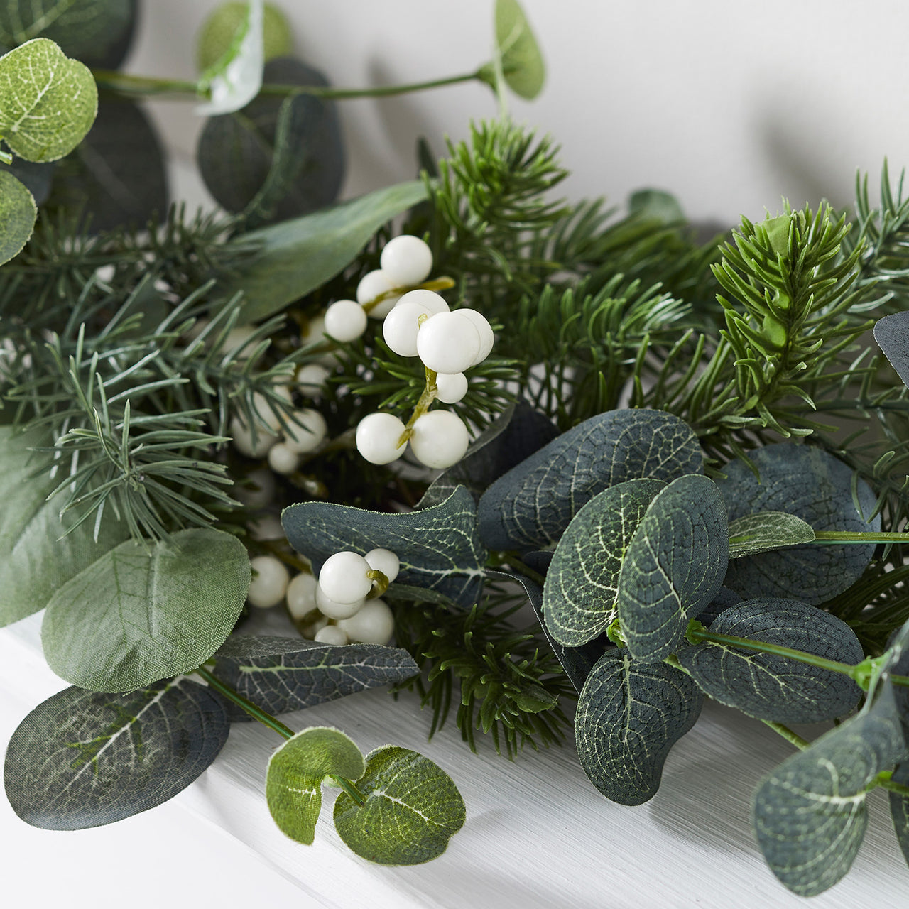 Guirlande de Noël Eucalyptus et Baies Blanches de 2m