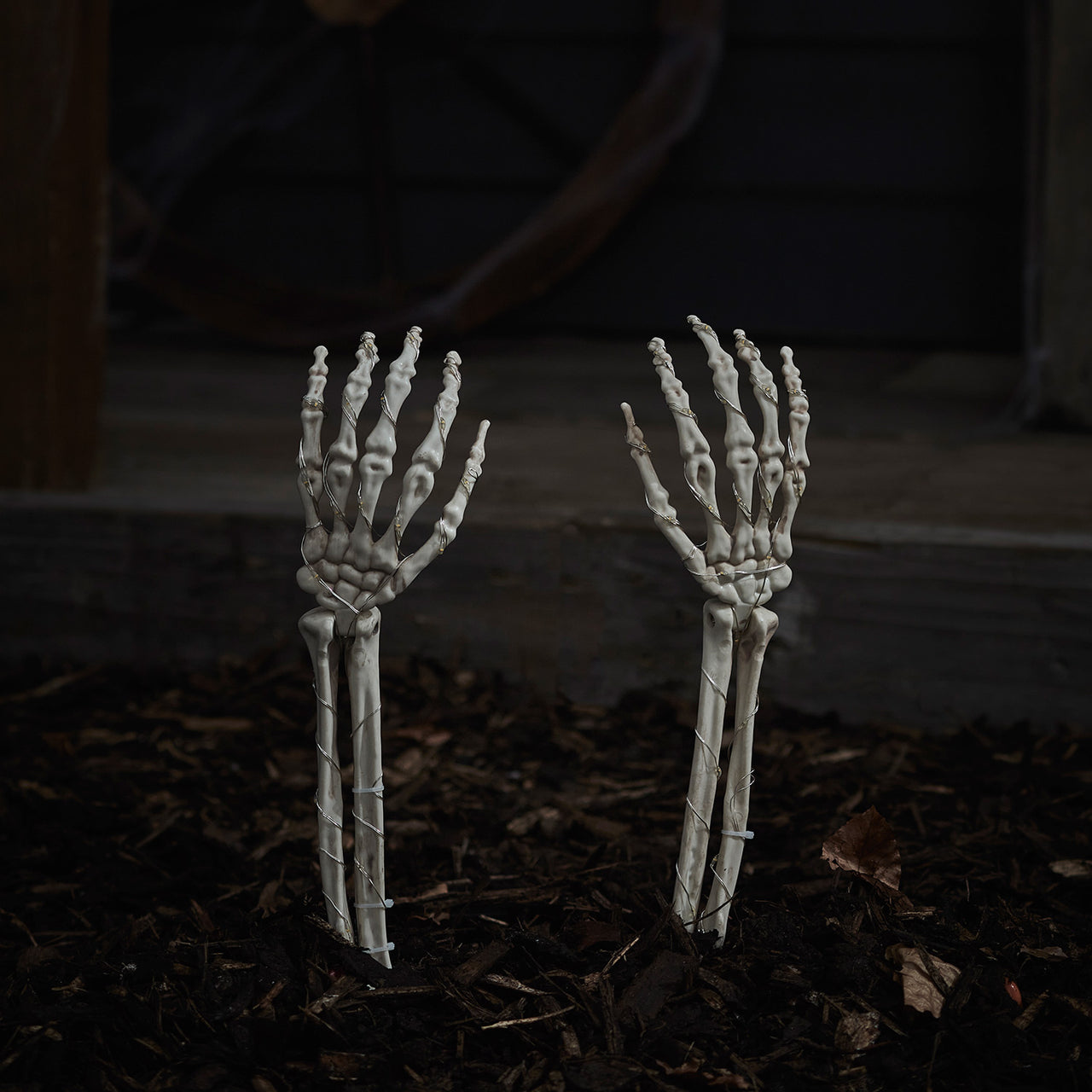2 Piquets de Jardin d’Halloween en Forme de Main de Squelette