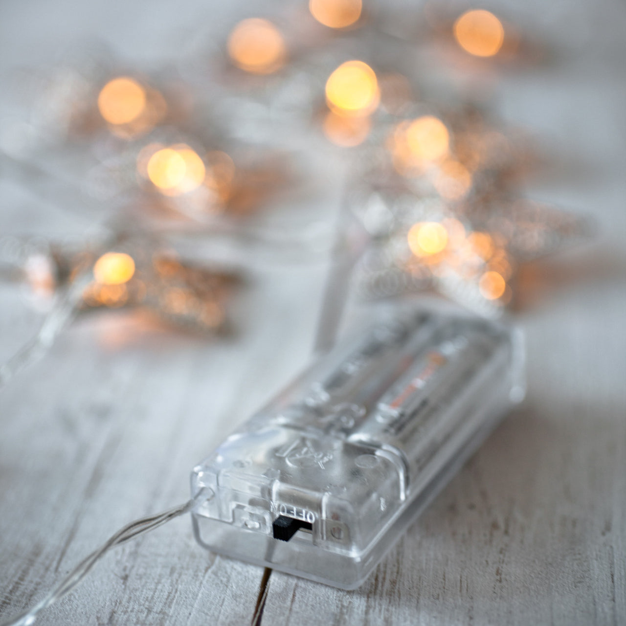 Guirlande Lumineuse LED à Piles avec 10 Étoiles Filigranées Argentées