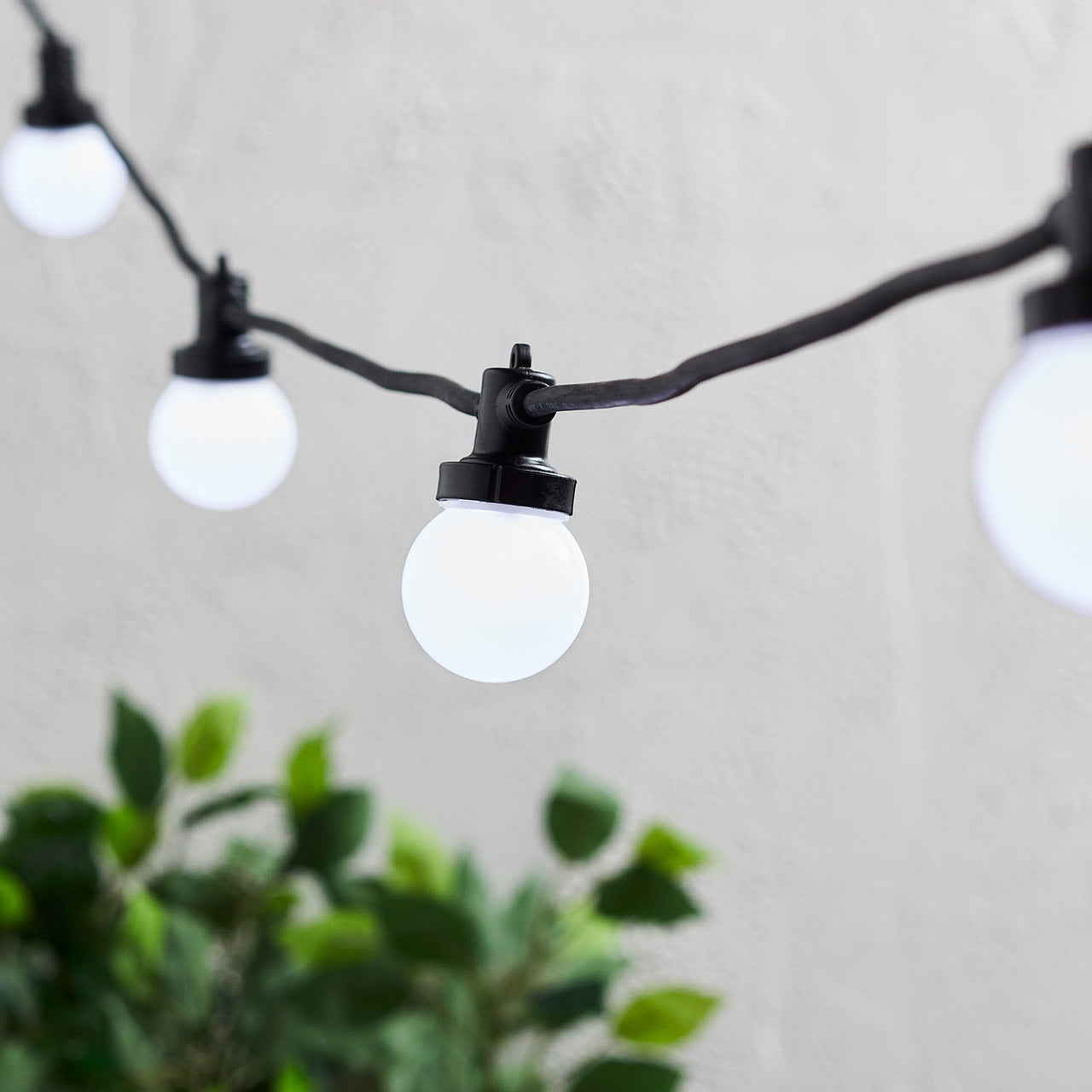 guirlande-guinguette-pro-connect-10m-20-led-blanche-cable-noir-raccordable