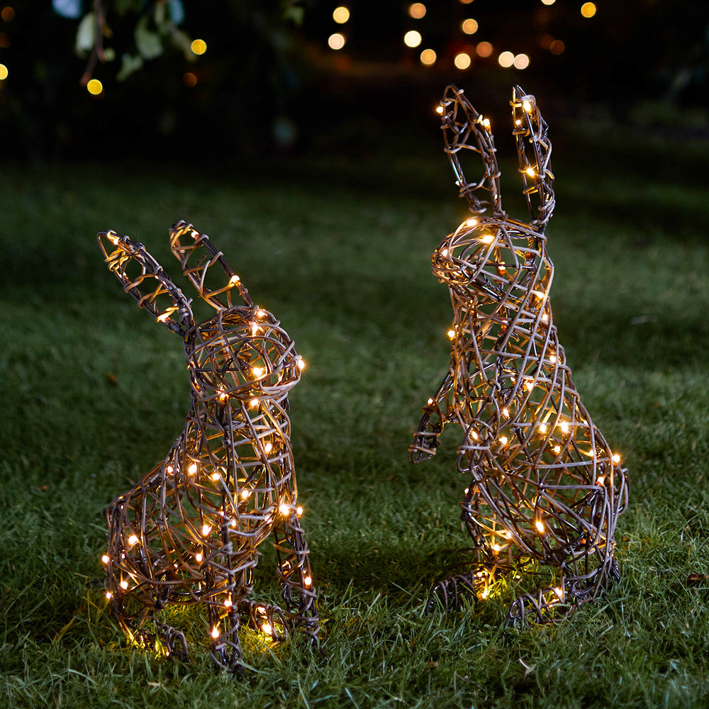 COM-FOUR® Lanterne LED 3x avec Fonction Minuterie - Éclairage LED pour Noël  - Lanterne électrique à Piles - Lumière d'ambiance comme décoration de