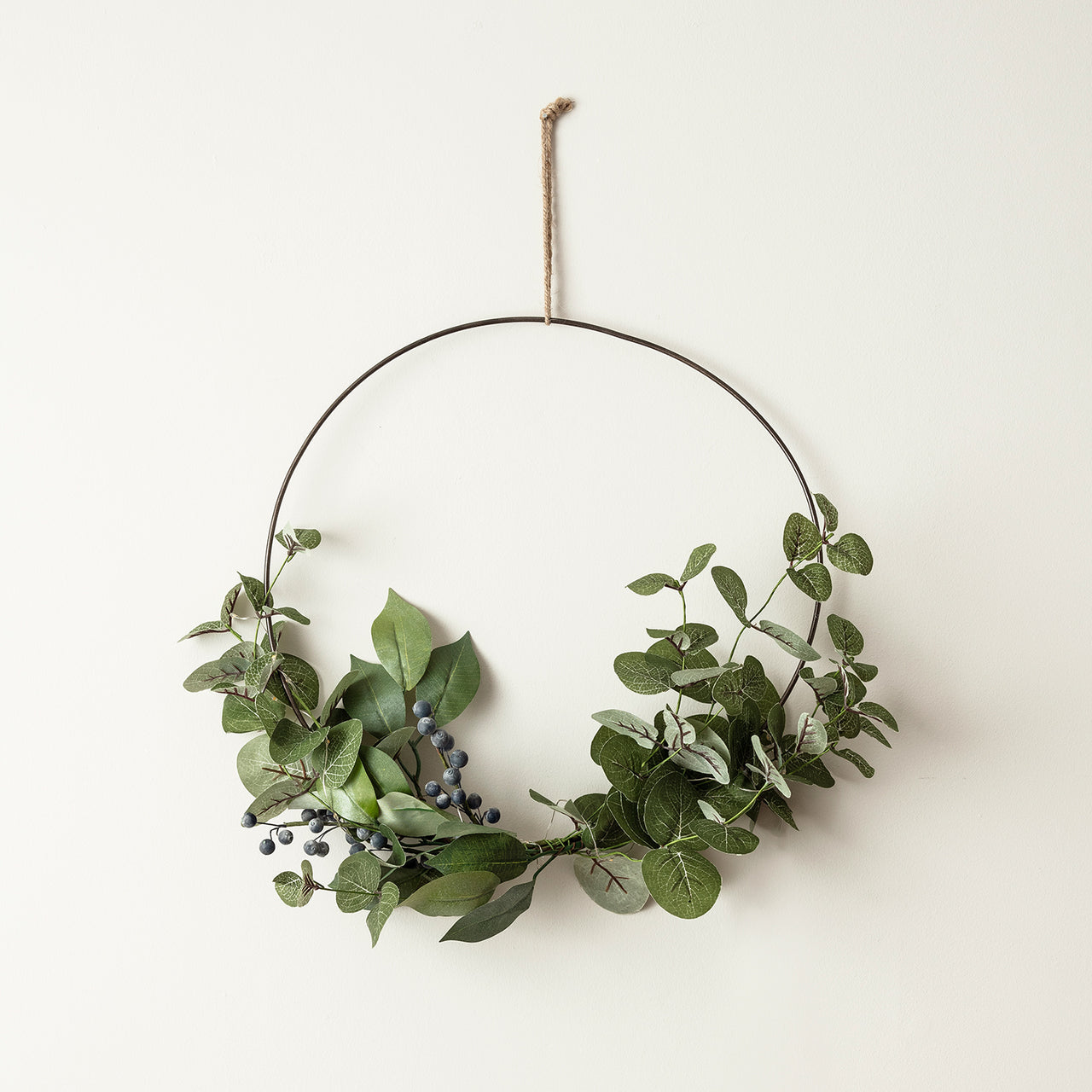 Couronne de Noël Eucalyptus et Baies de 35cm
