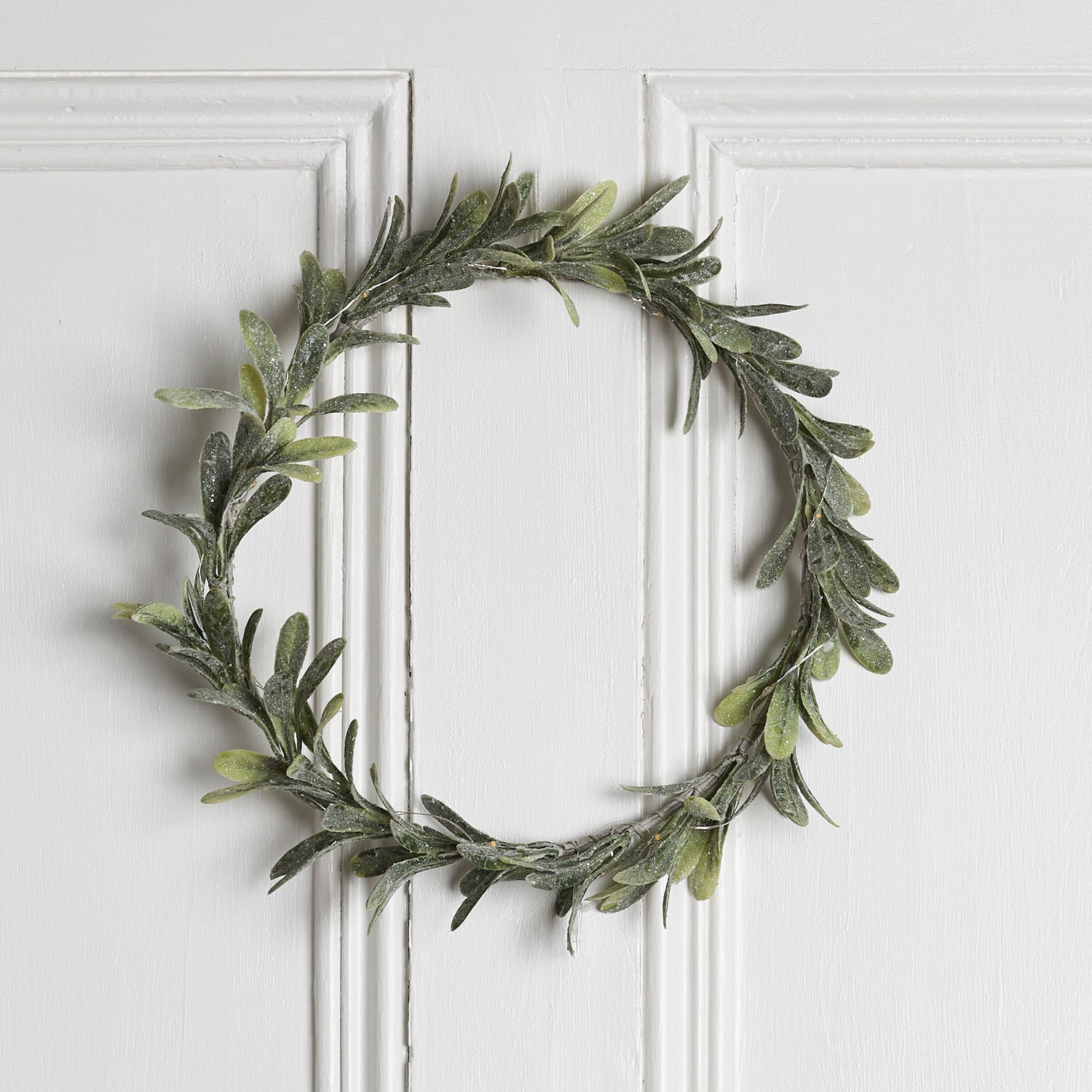 Couronne De Noël Pré-éclairée De 60 Cm En Gui Et Eucalyptus Avec 50 LED Blanc Chaud Piles Et Minuterie Pour Porte Dentre Dcoration Pour Intrieur  28e20832 73fe 5df7 Bbc8 04819da0d263