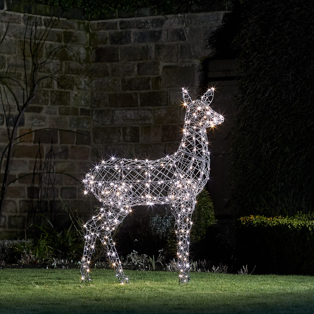 Grand Renne de Noël Harlow en Rotin Biche à LED  Bicolore