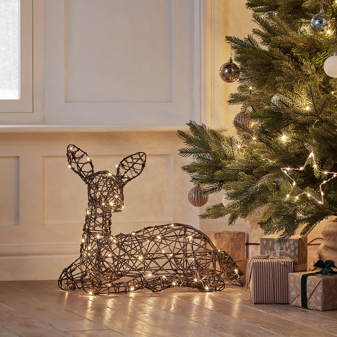 Renne Lumineux Studley - Faon de Noël Couché en Rotin 24v